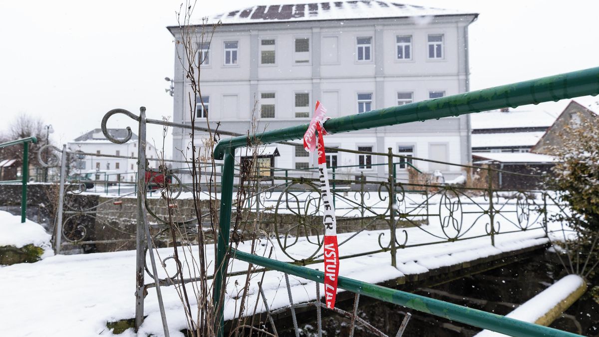 Policie řešila úmrtí v bytě střelce z Chřibské. Za půl roku vraždil na úřadě